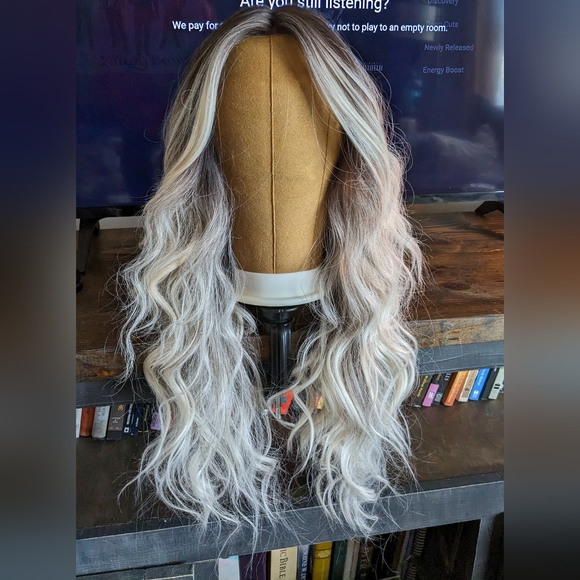 Futura Fiber HF Wig - Picture 4 of 9